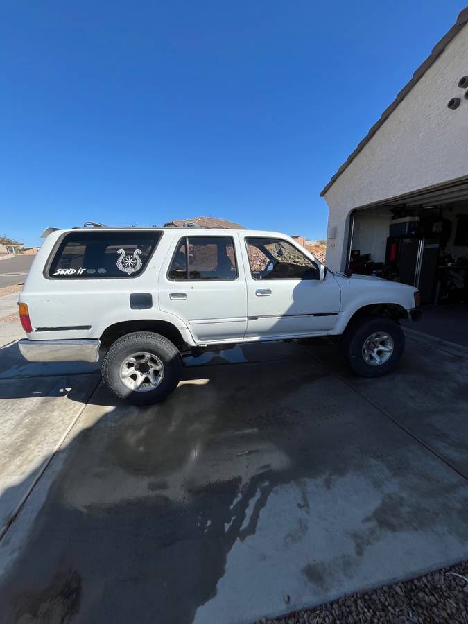 Toyota-4runner-sr5-4x4-1994-white-8