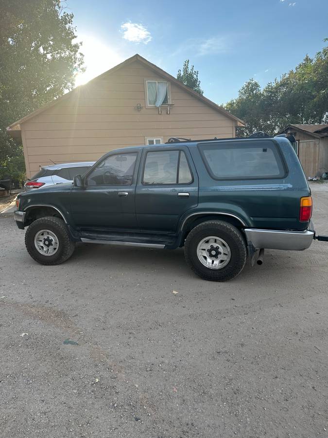 Toyota-4runner-sr5-4x4-1995-green-1
