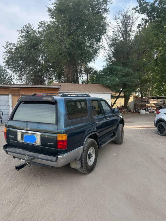 Toyota-4runner-sr5-4x4-1995-green-3