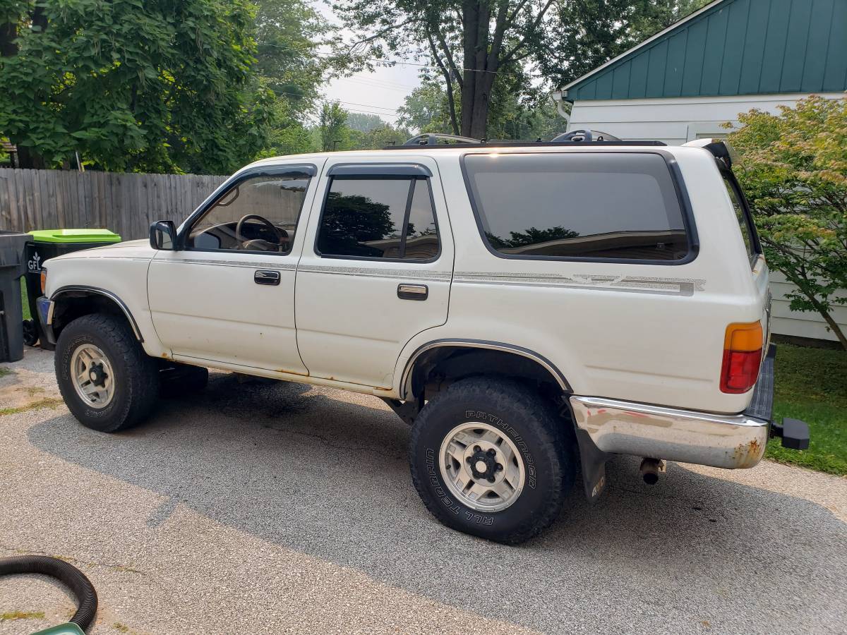 Toyota-4runner-sr5-4x4-1995-white-1