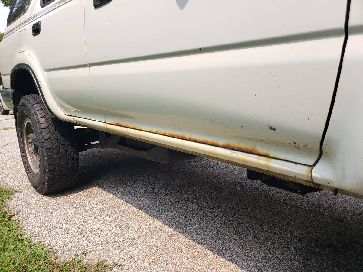 Toyota-4runner-sr5-4x4-1995-white-14