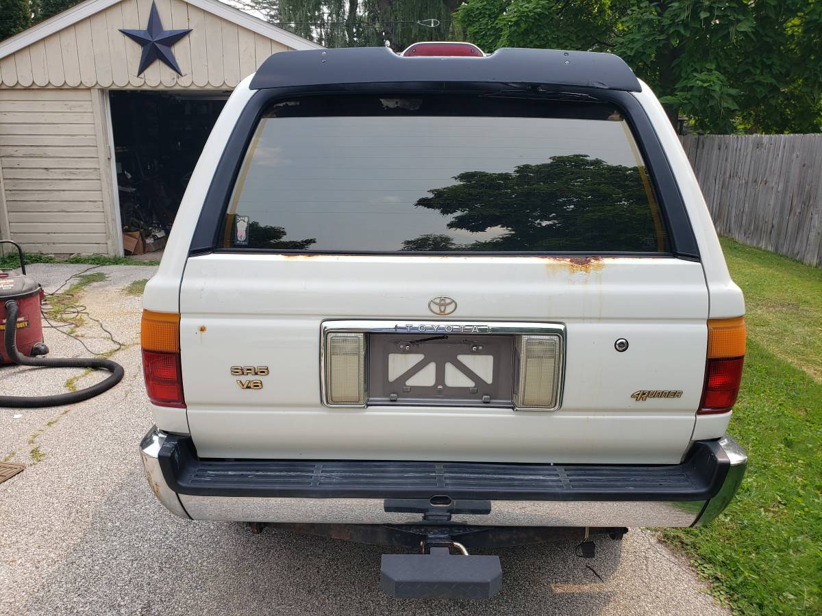 Toyota-4runner-sr5-4x4-1995-white-16