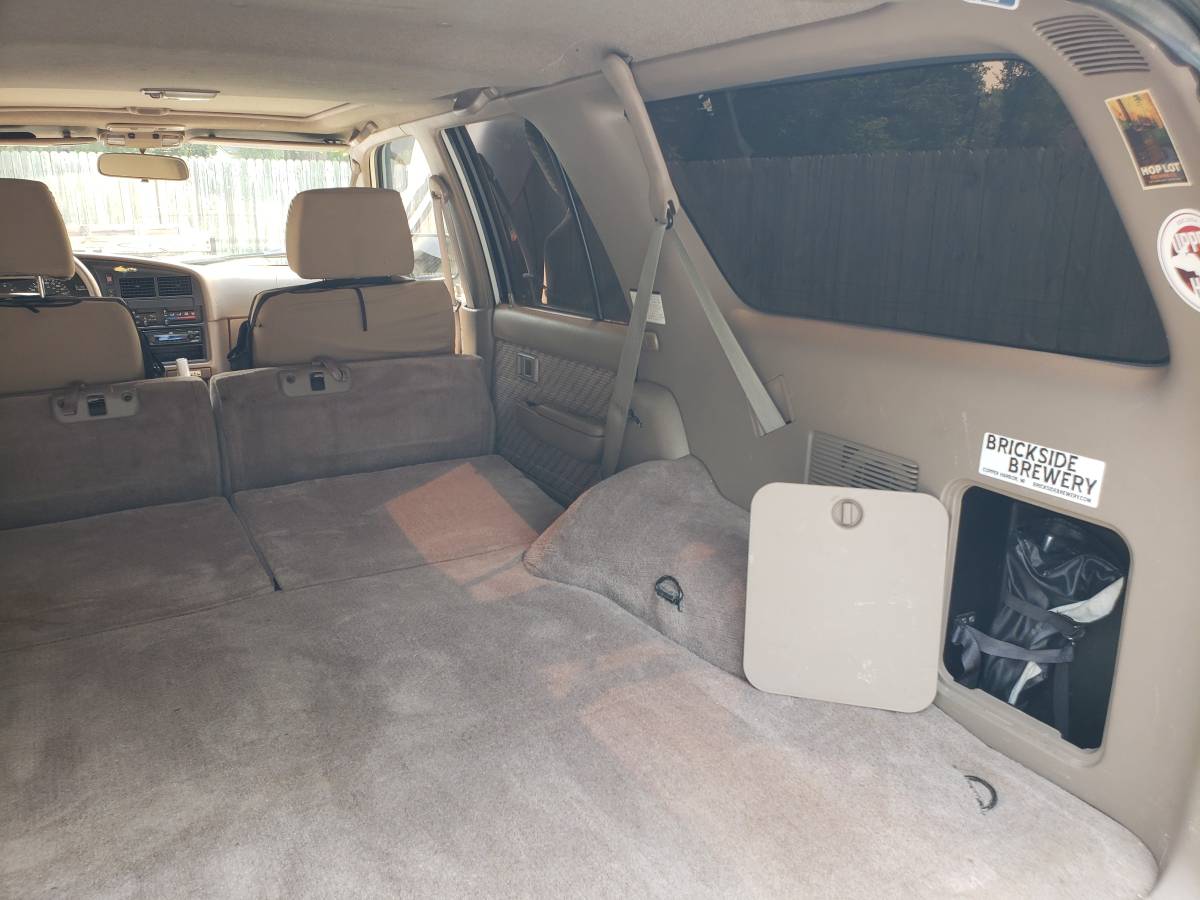 Toyota-4runner-sr5-4x4-1995-white-18