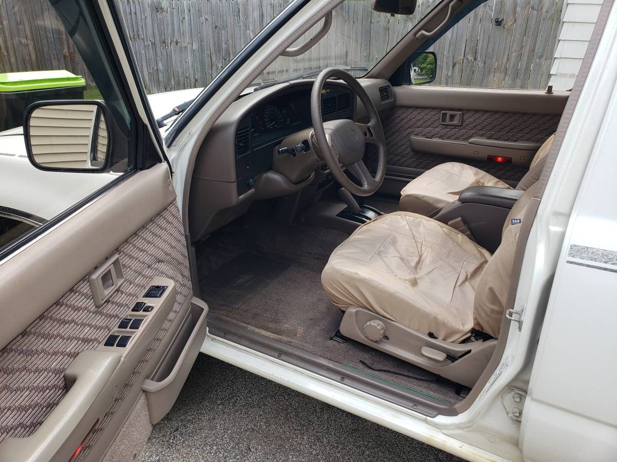 Toyota-4runner-sr5-4x4-1995-white-7