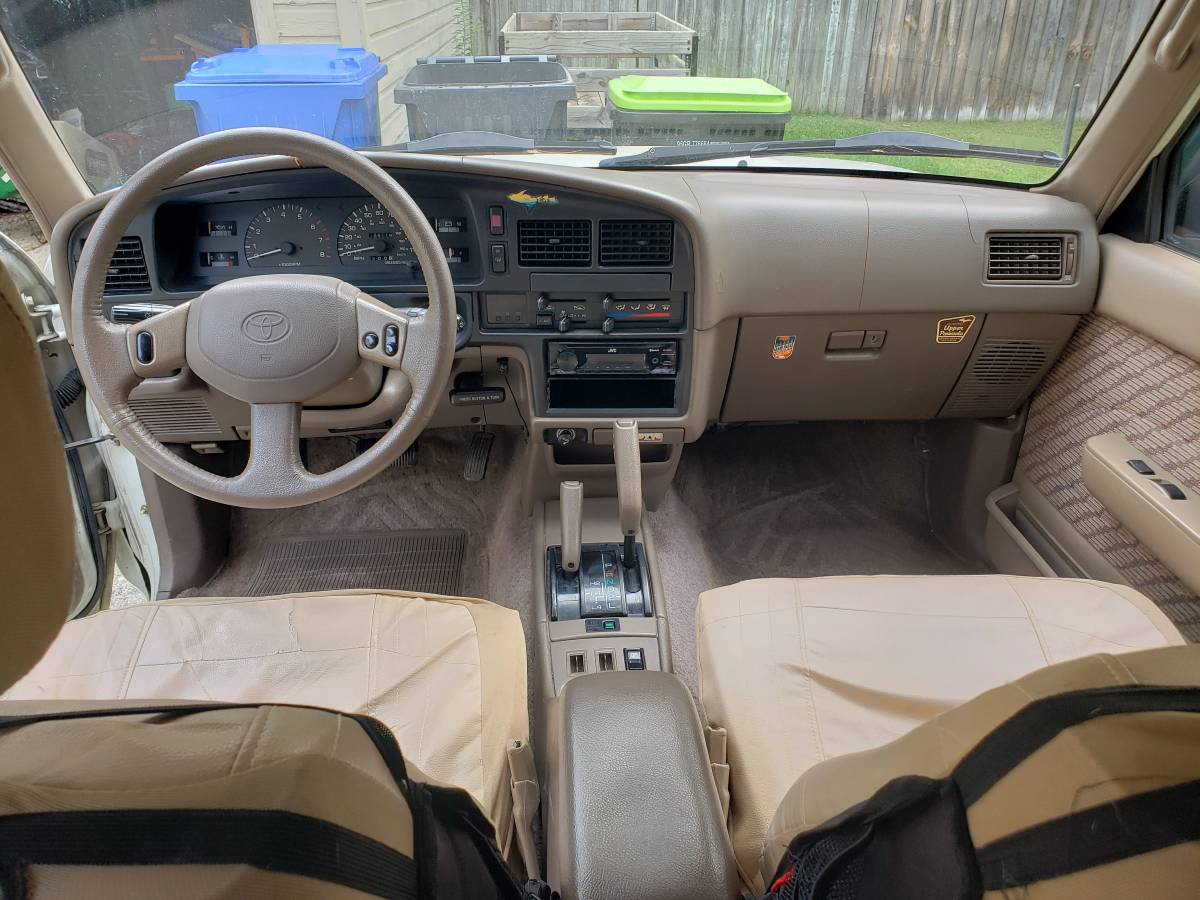 Toyota-4runner-sr5-4x4-1995-white-8