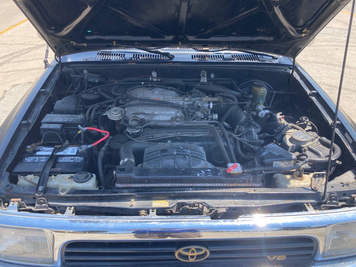 Toyota-4runner-sr5-premium-gas-1995-black-11