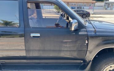 Toyota-4runner-sr5-premium-gas-1995-black-3
