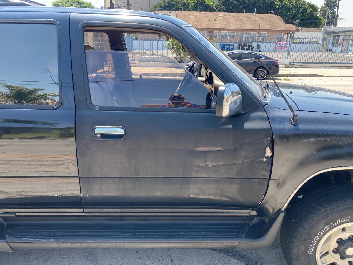 Toyota-4runner-sr5-premium-gas-1995-black-3