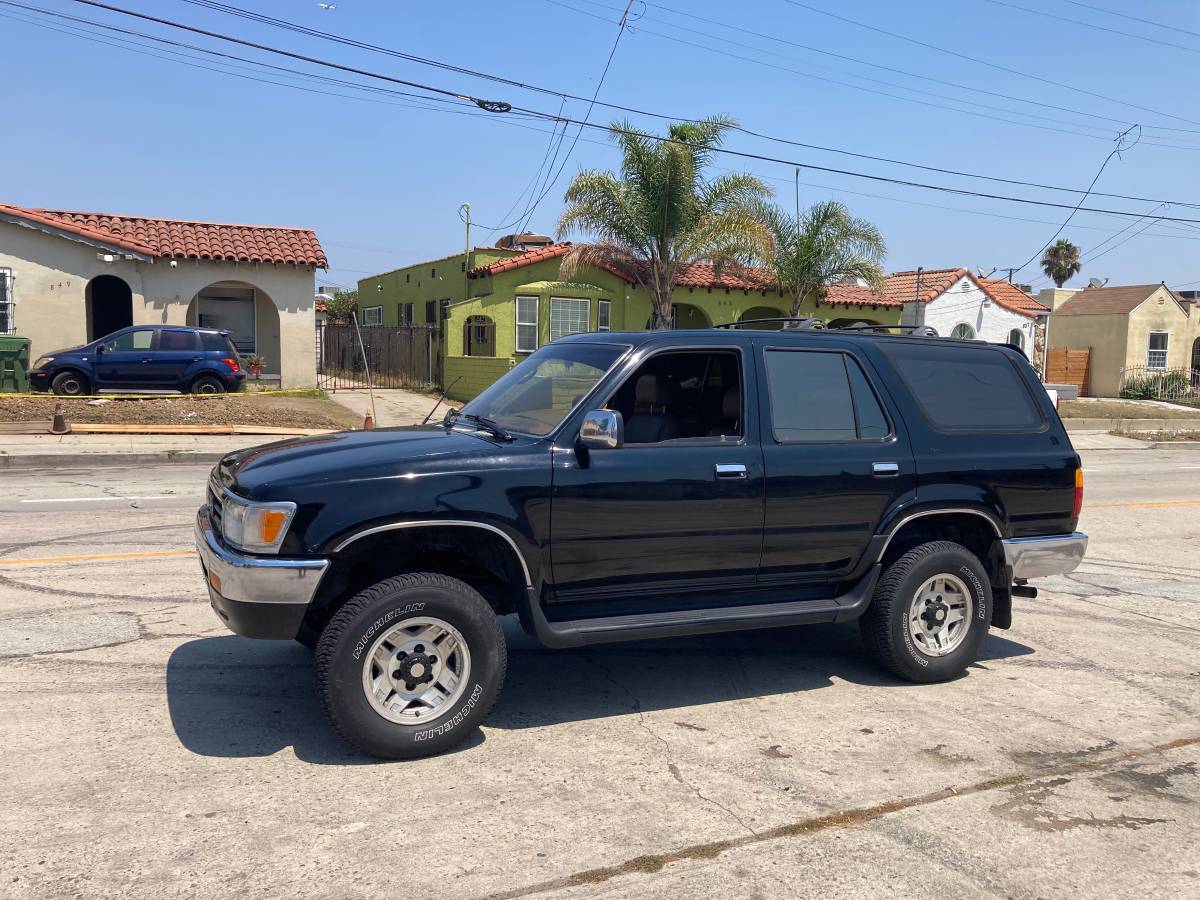Toyota-4runner-sr5-premium-gas-1995-black
