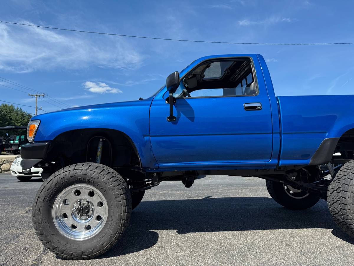 Toyota-4wd-pickups-1990-blue-1