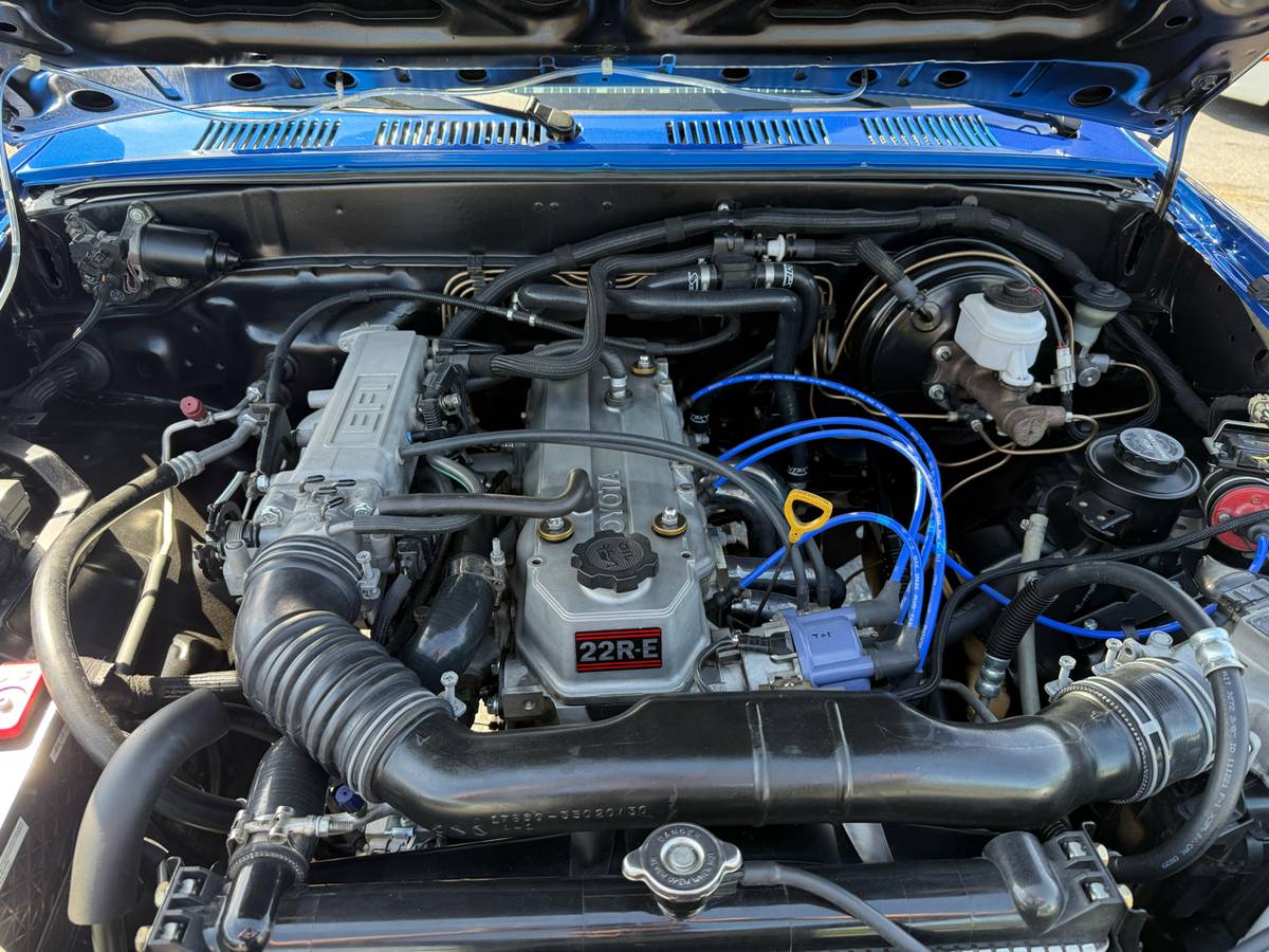 Toyota-4wd-pickups-1990-blue-16