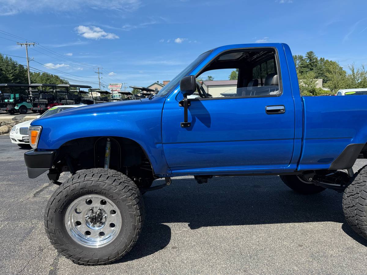 Toyota-4wd-pickups-1990-blue-2
