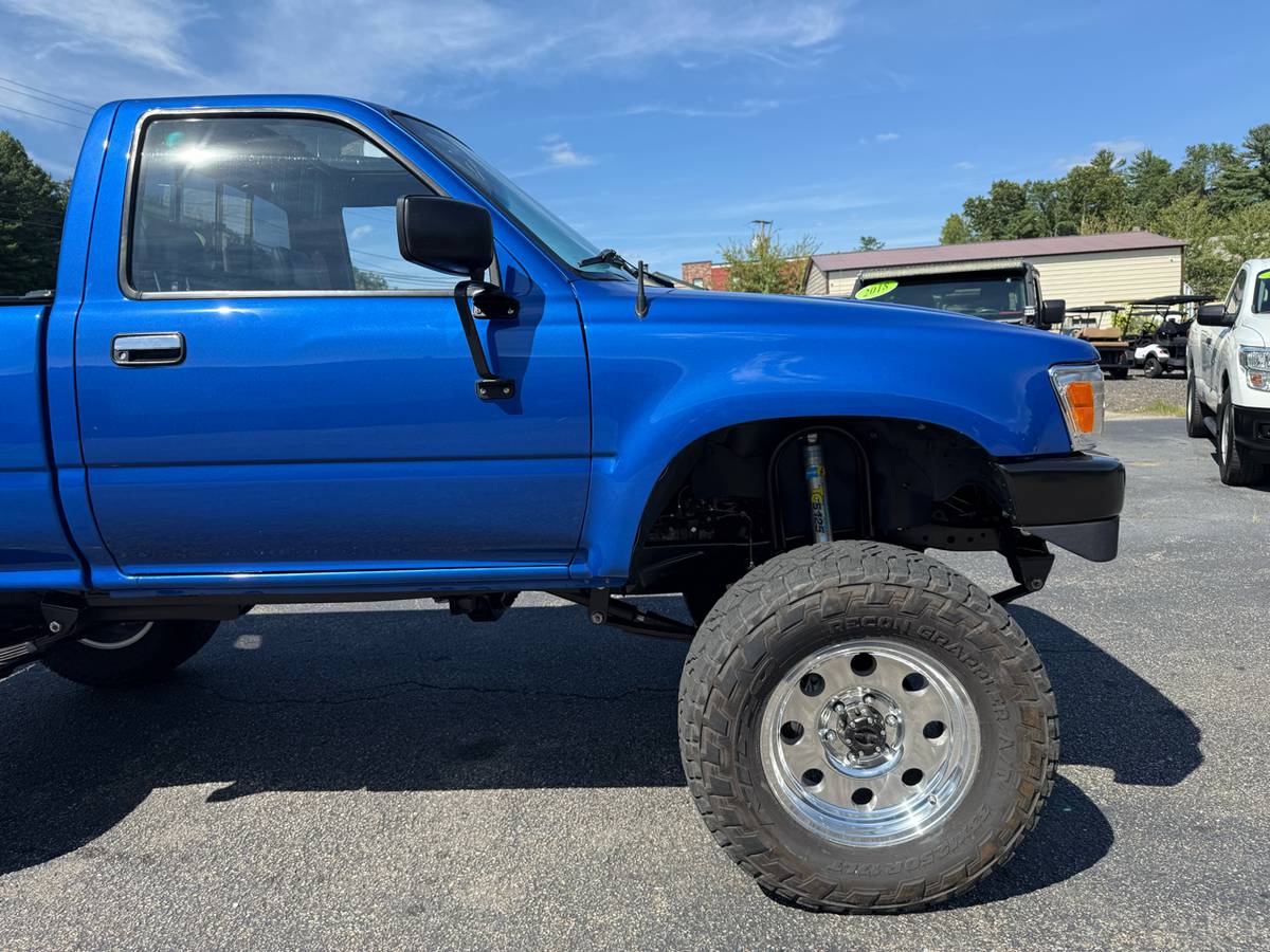 Toyota-4wd-pickups-1990-blue-23