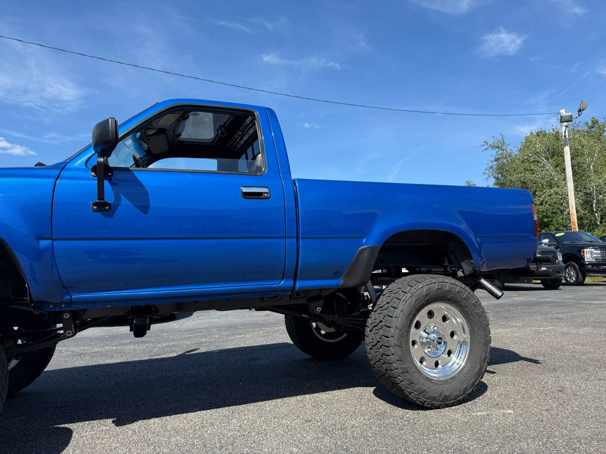 Toyota-4wd-pickups-1990-blue-3