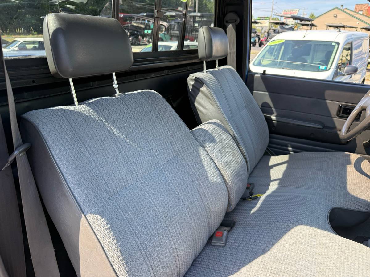 Toyota-4wd-pickups-1990-blue-8
