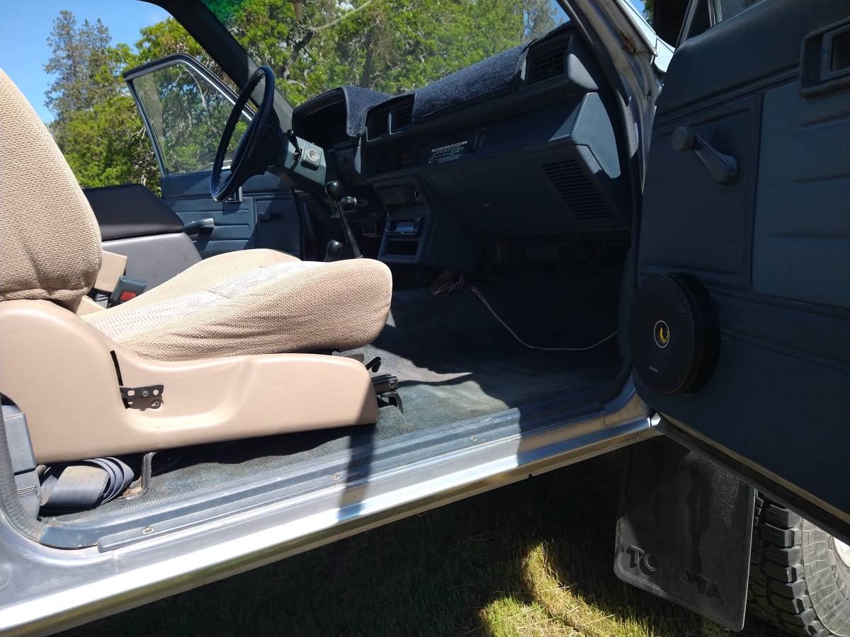 Toyota-4x4-efi-truck-1988-blue-4