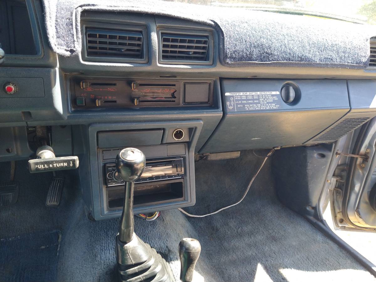 Toyota-4x4-efi-truck-1988-blue