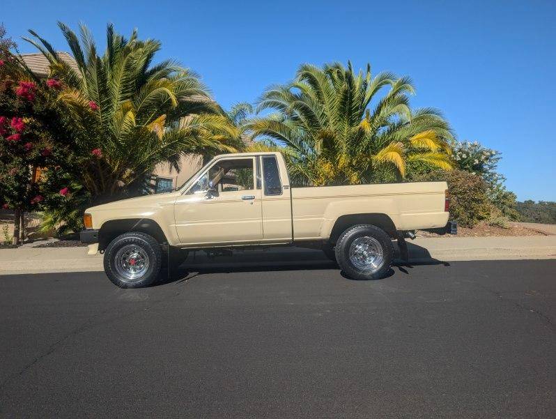 Toyota-4x4-ext-cab-1988-yellow