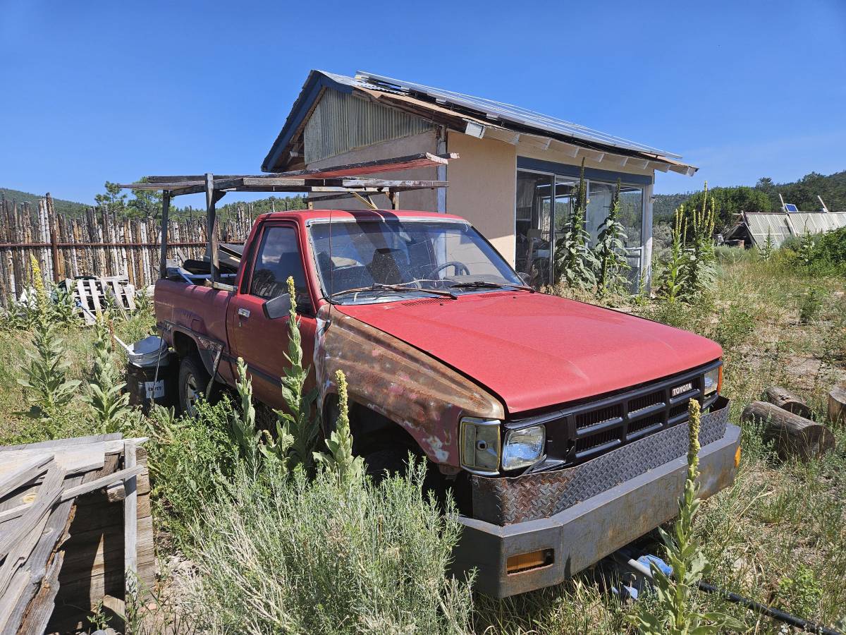 Toyota-4x4-pickup-1985-red-1