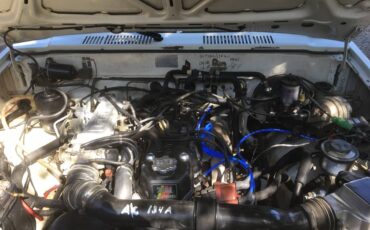 Toyota-4x4-sr5-ext.cab-1985-white-16