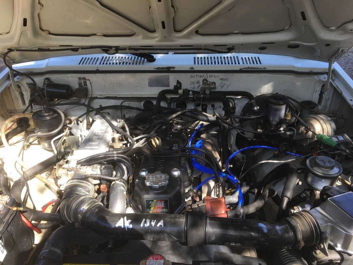 Toyota-4x4-sr5-ext.cab-1985-white-16
