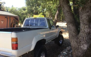 Toyota-4x4-sr5-ext.cab-1985-white-2