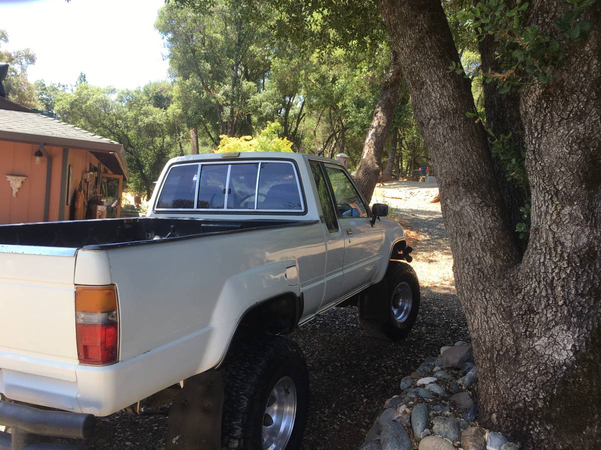 Toyota-4x4-sr5-ext.cab-1985-white-2