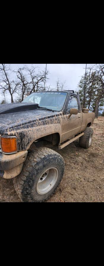Toyota-4x4-truck-1986-3
