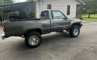 Toyota-4x4-truck-1988-grey-1