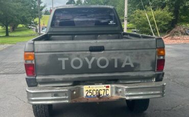 Toyota-4x4-truck-1988-grey-2