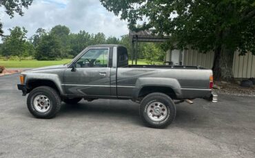 Toyota-4x4-truck-1988-grey-3