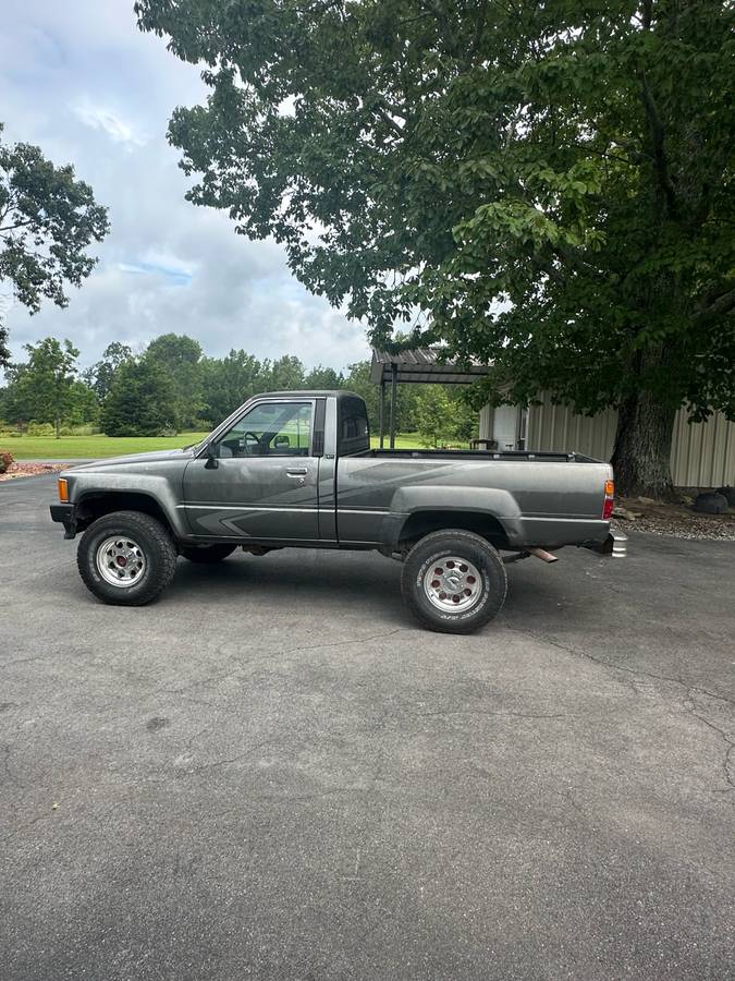 Toyota-4x4-truck-1988-grey-3