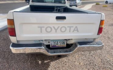Toyota-4x4-truck-1991-white-3