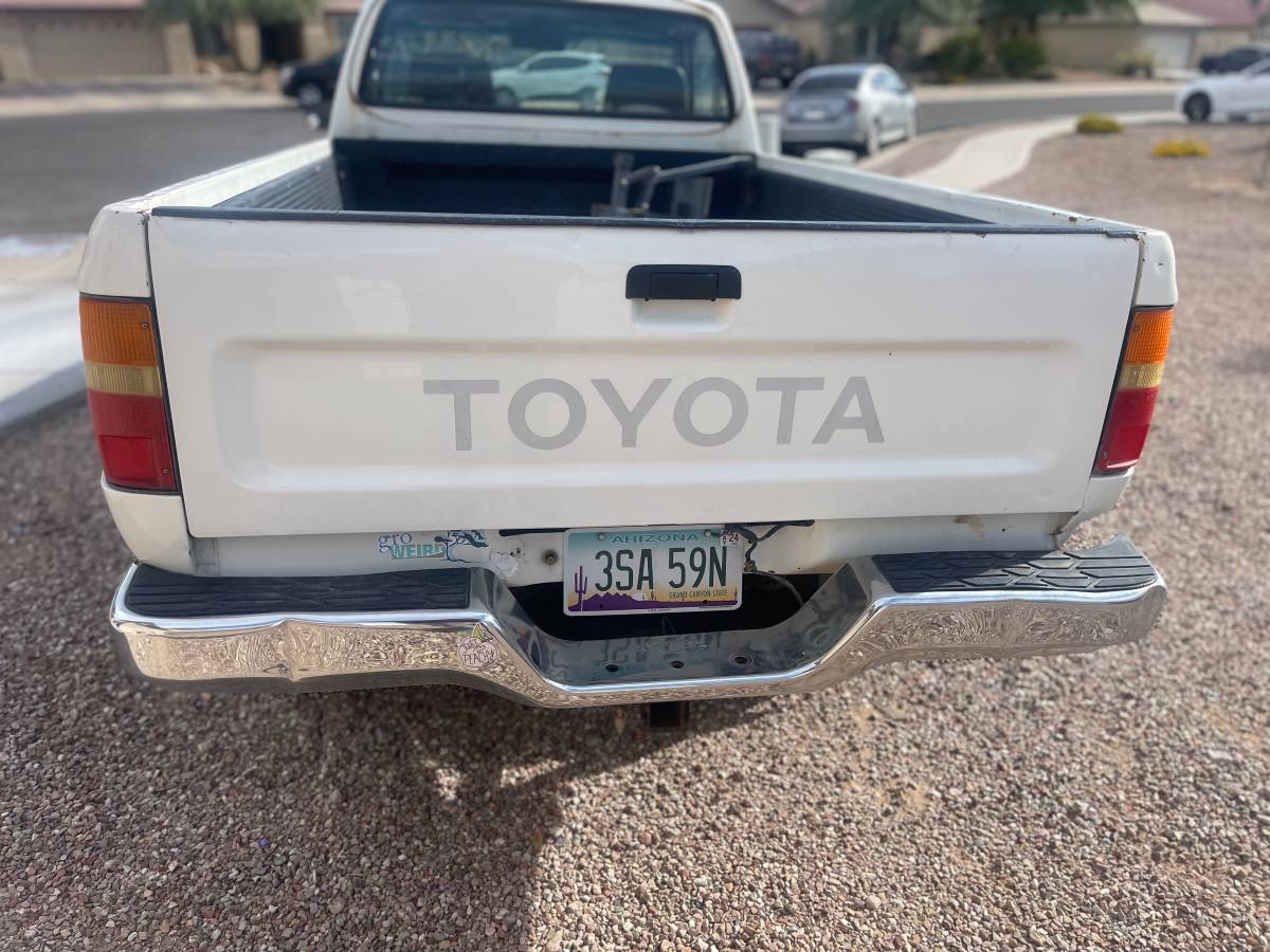 Toyota-4x4-truck-1991-white-3