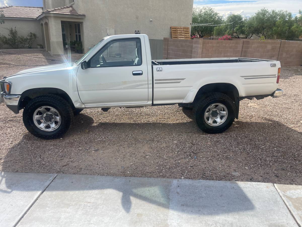 Toyota-4x4-truck-1991-white-6