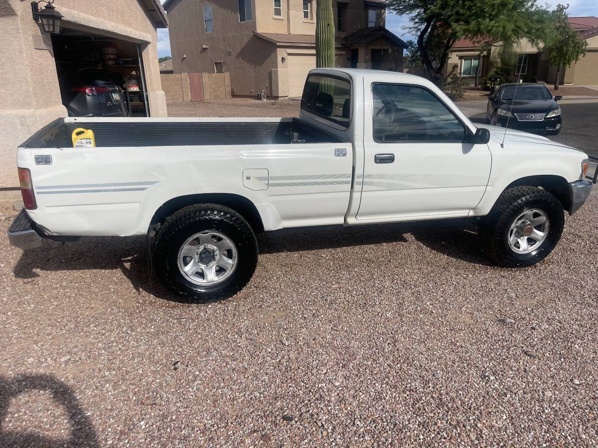 Toyota-4x4-truck-1991-white