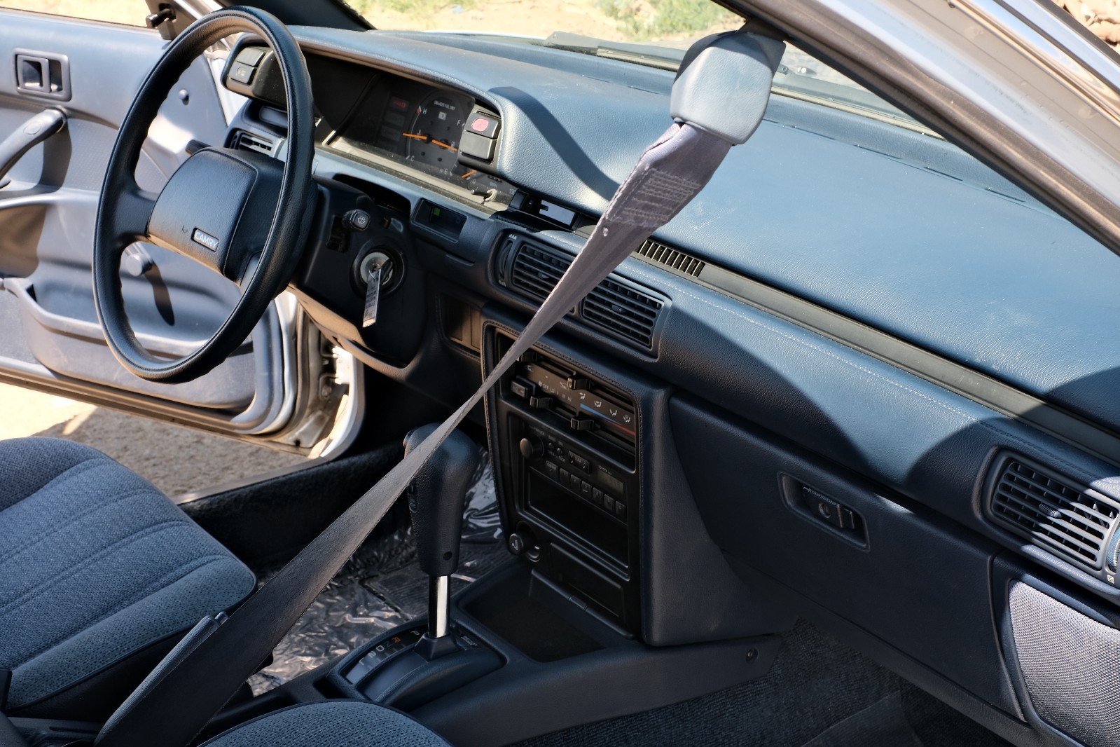 Toyota-Camry-1990-Sedan-12