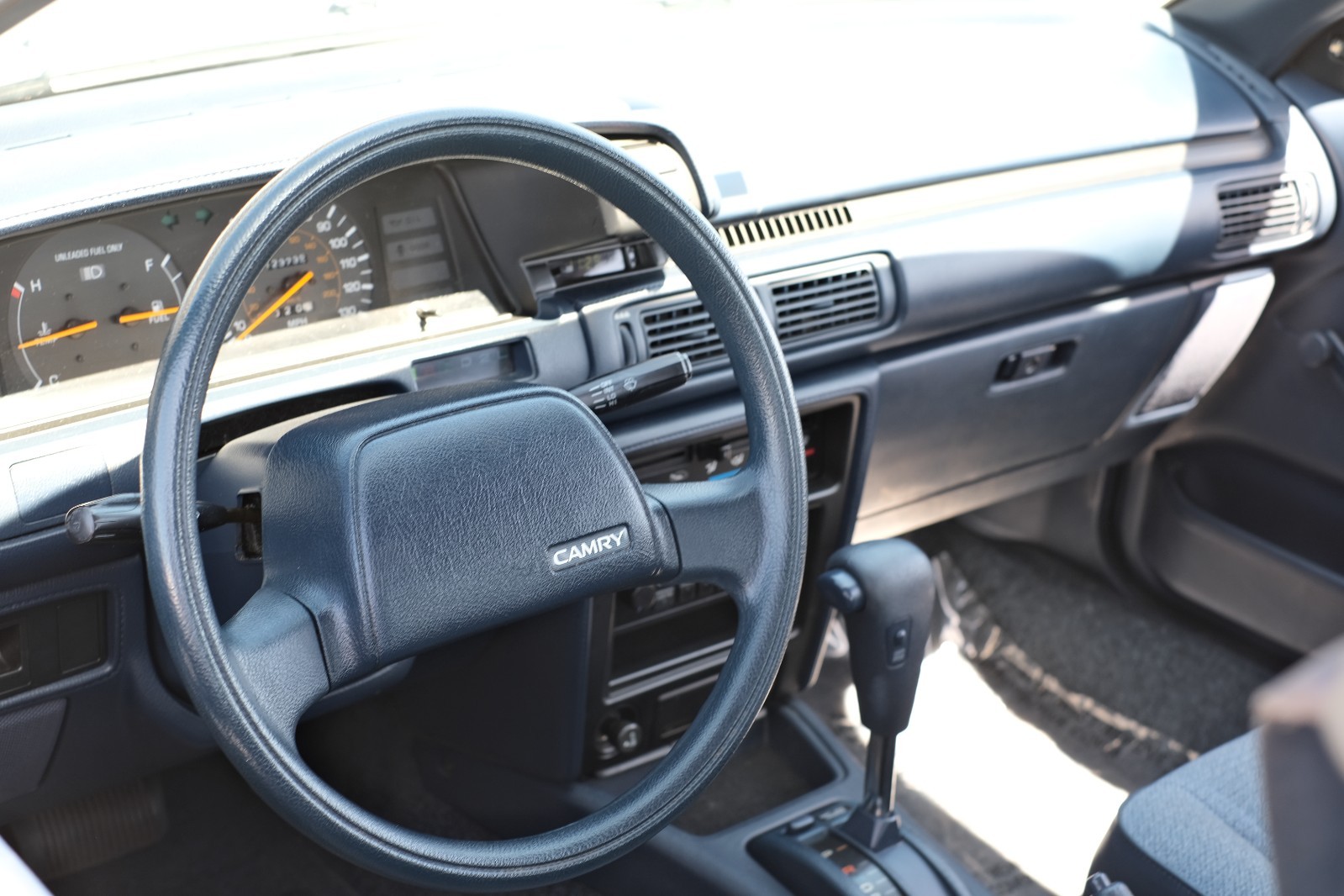 Toyota-Camry-1990-Sedan-17