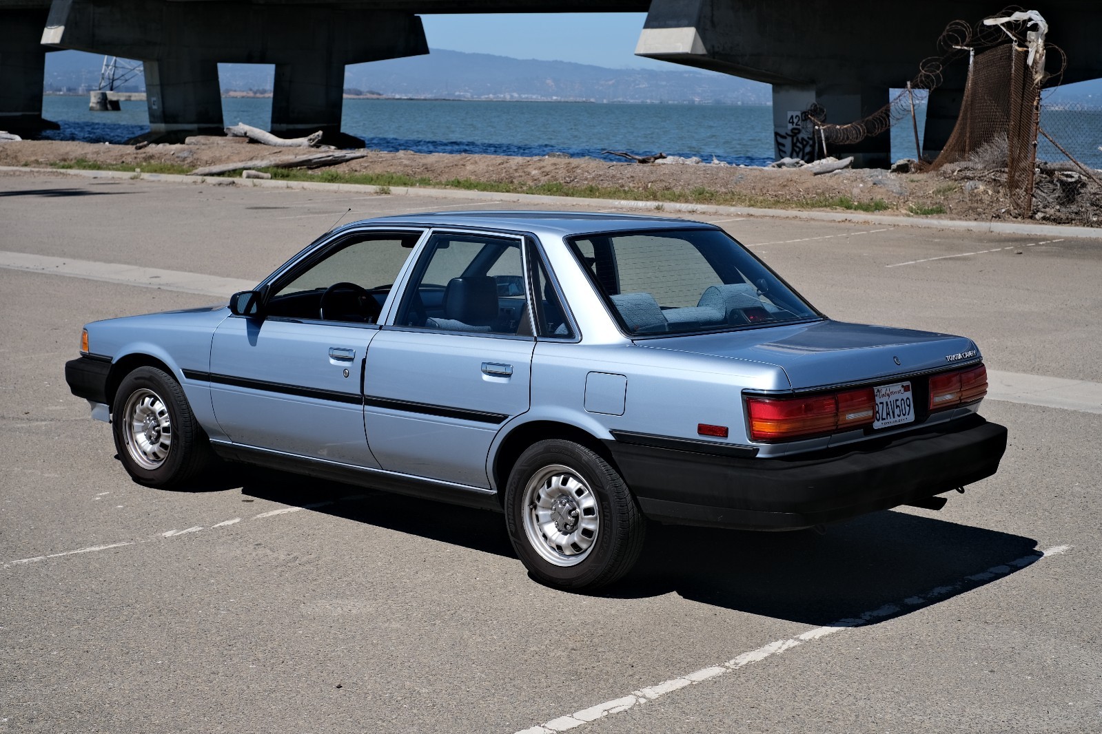 Toyota-Camry-1990-Sedan-3