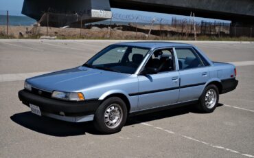 Toyota-Camry-1990-Sedan