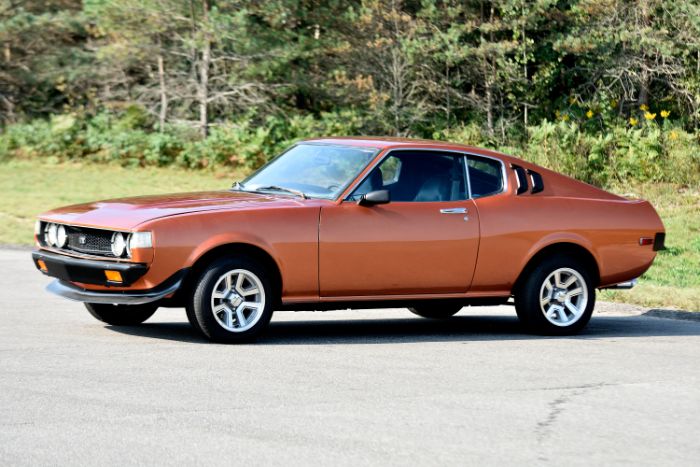 Toyota-Celica-1977-Galleon-Gold-Metalli-Black-2