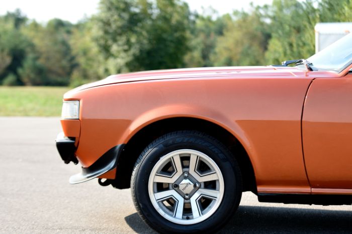 Toyota-Celica-1977-Galleon-Gold-Metalli-Black-3