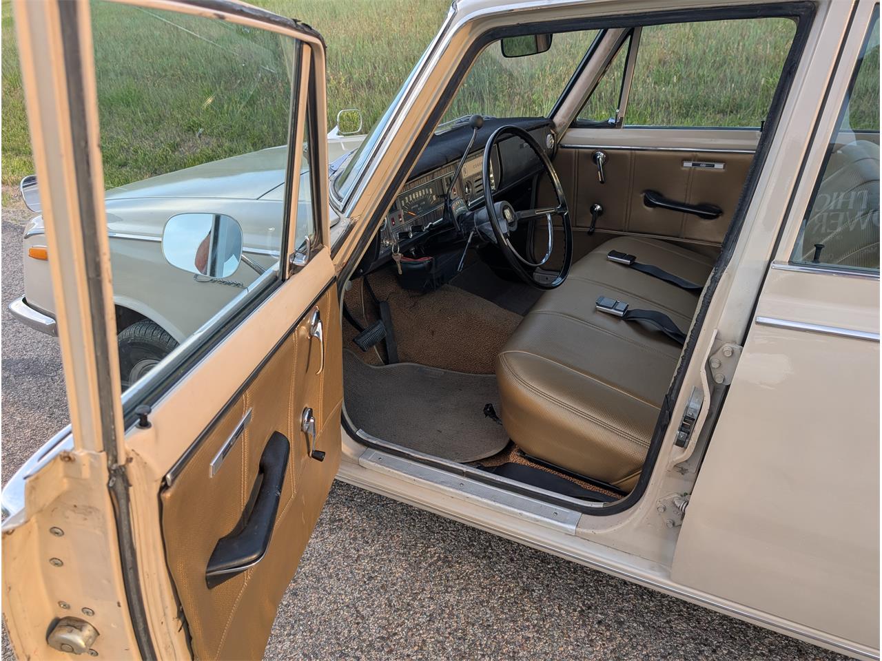 Toyota-Corona-1968-Pluto-Beige-Gold-10