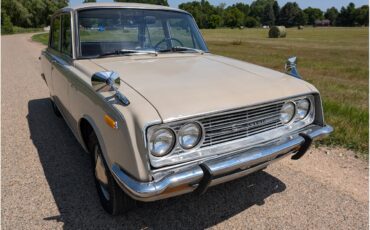 Toyota-Corona-1968-Pluto-Beige-Gold-2