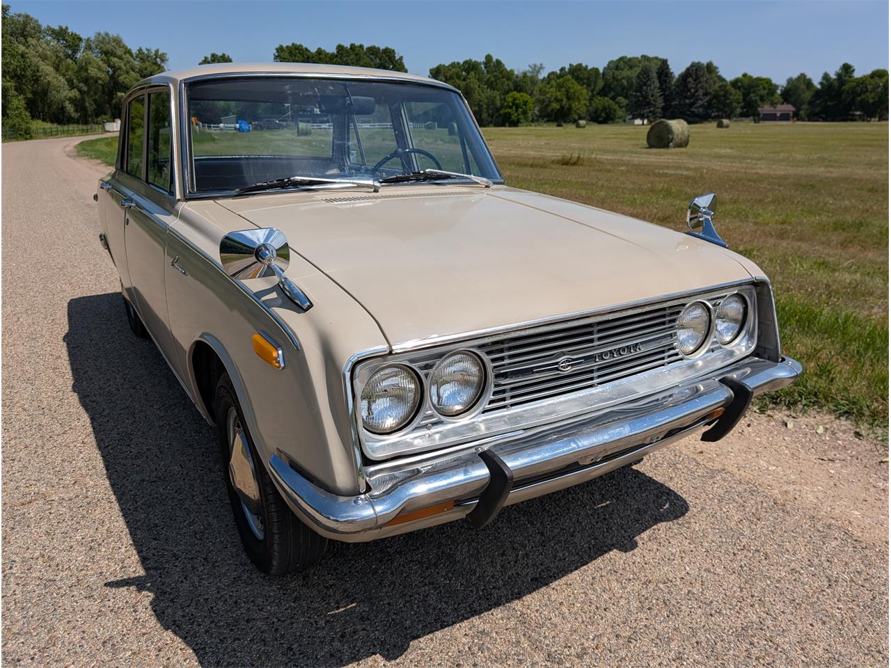Toyota-Corona-1968-Pluto-Beige-Gold-2