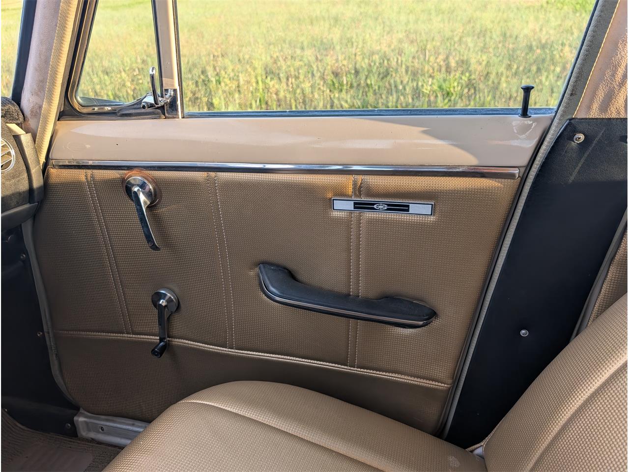 Toyota-Corona-1968-Pluto-Beige-Gold-28