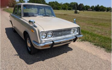 Toyota-Corona-1968-Pluto-Beige-Gold-3