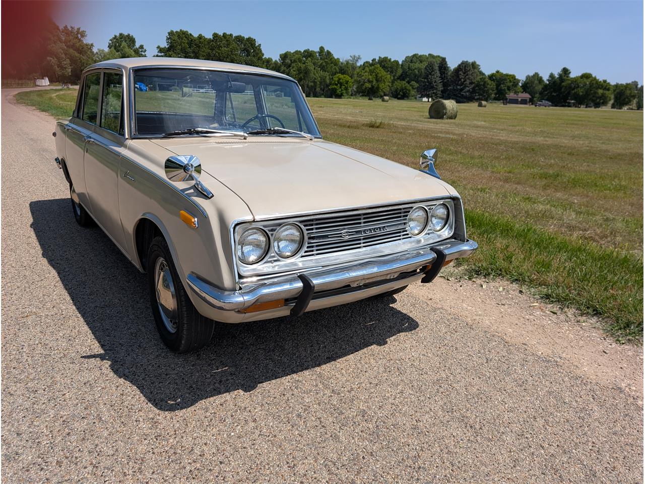 Toyota-Corona-1968-Pluto-Beige-Gold-3