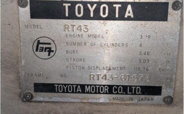Toyota-Corona-1968-Pluto-Beige-Gold-44
