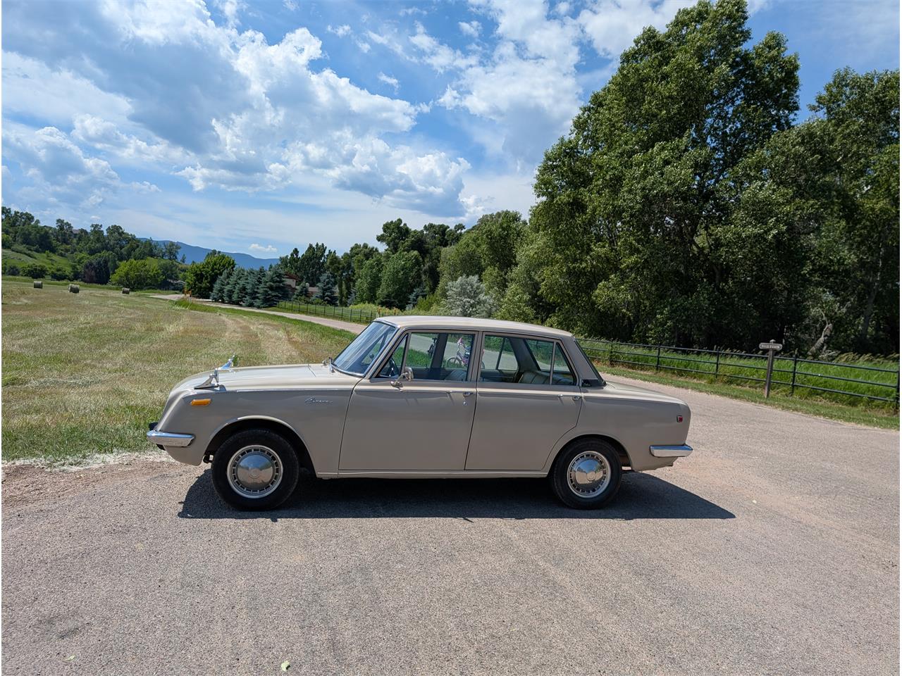 Toyota-Corona-1968-Pluto-Beige-Gold-56